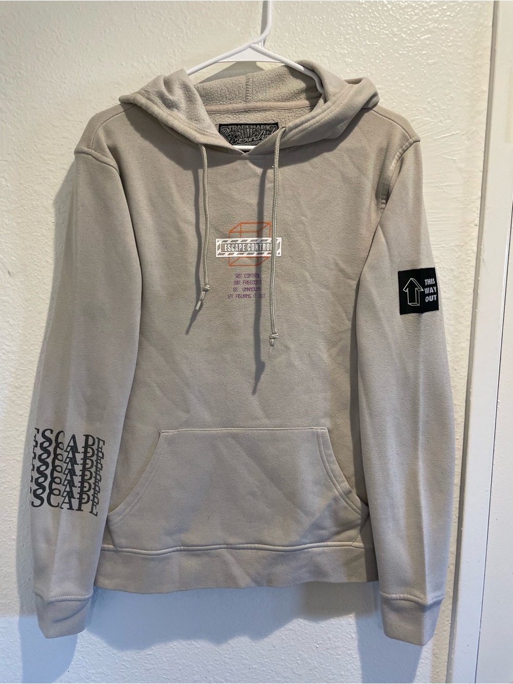 Brooklyn Cloth Mens Small Beige Graphic Hoodie Escape Control Sleeve Prints Tan